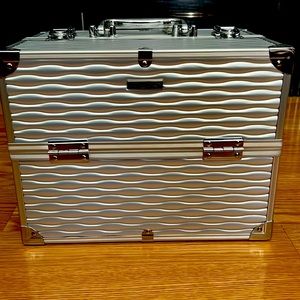 Consider Pro silver makeup case